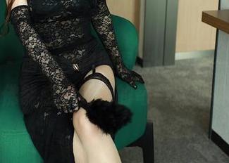 秀人网 – 萌白酱制服图片：轻轻一瞥，仿佛能感觉到她的每一次呼吸