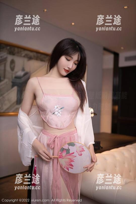 秀人网 - 当长腿舞动，美图壁纸瞬间高能——麦琪绫冰激淋的魅力时刻