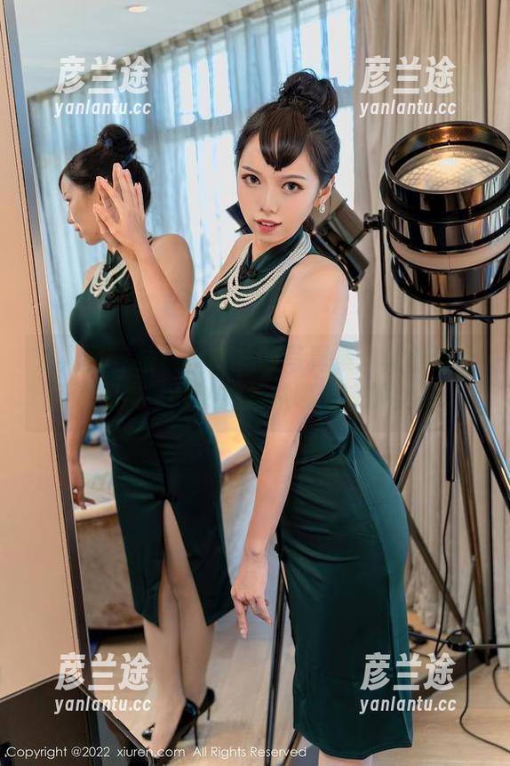 秀人网 - 黎秋秋的礼服写真集：美得让我怀疑现实，果然她是从哪儿来的女神。