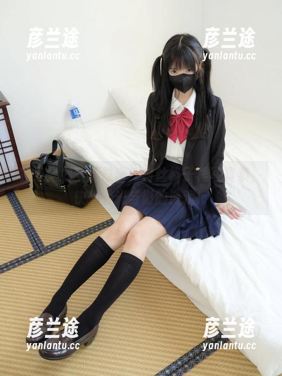 紧急企划重磅推出！白丝格子裙写真集，快来看光与影的游戏！
