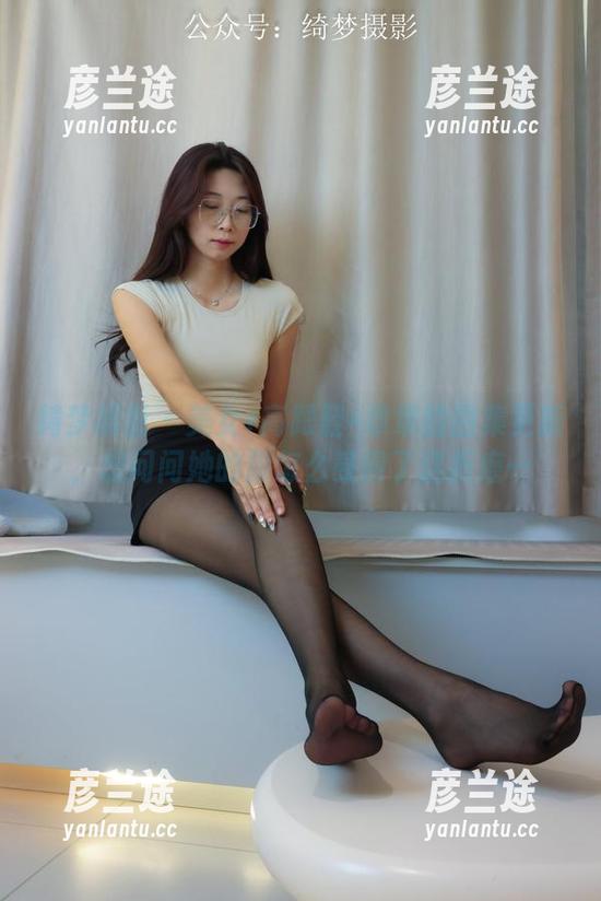 绮梦摄影-章章 绮梦摄影 - 美女+高跟鞋=章章的图集更新,想问问她的脚怎么受得了这折磨…