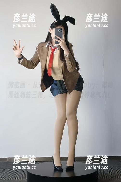 美邵女Baby 微密圈 - 从未见过的美邵女Baby:超薄黑丝和蓝三角,写真图片中的神秘气息!