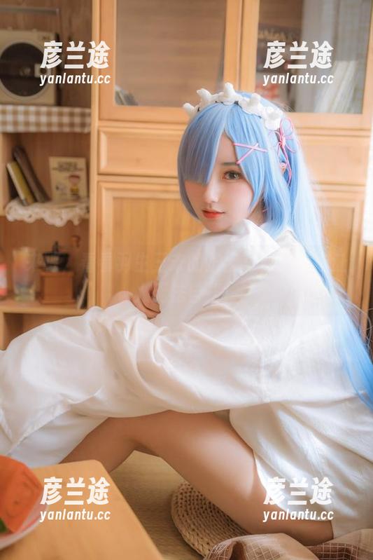 来吧，看看羽生三未的护士写真，美图让人无法自拔！