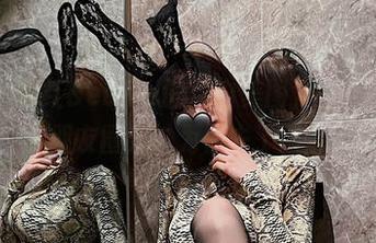微密圈 – 脸红Dearie的黑白美图，下载的话，你的朋友圈会以为你去了画展！