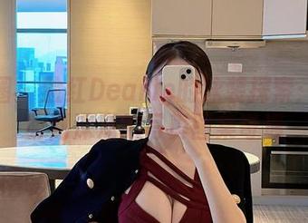 微密圈 – 脸红Dearie的泳装探索：从水面到深海的写真图集奇遇