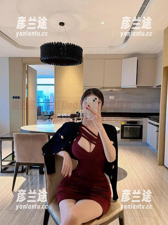 微密圈 - 脸红Dearie的泳装探索：从水面到深海的写真图集奇遇