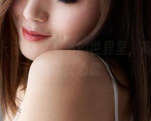 蜜桃社 – 在铃木秘书的世界里，高清图片俘获心扉
