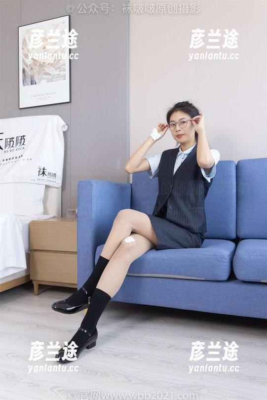 袜啵啵 - 白棉袜与无圣光的碰撞：苏苏的套图带来一阵小心跳