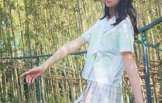 啪叽，西呱呀呀呀的免费作品来啦！制服西瓜的夏日愉悦。