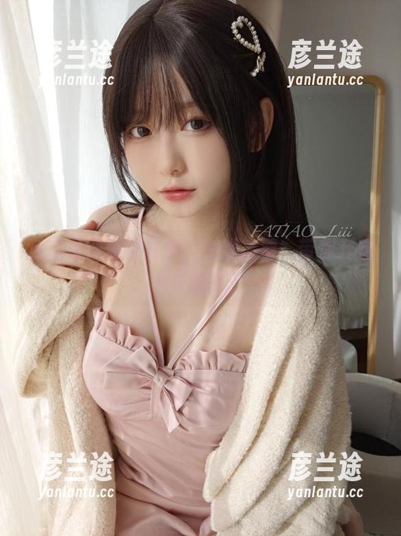 迷之呆梨夏日写真：在线高清，带你开启欢乐模式！