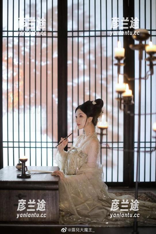 护士露儿大魔王：写真集里的光影治疗资源，愈合你干枯的心！