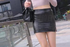 魔镜街拍 – 别以为楼楼的白色连衣裙只是个噱头，冲动下载这本写真集吧！
