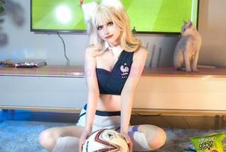 无圣光呈现，鹿八岁baby礼服套图里的每一帧都是艺术